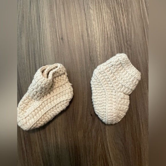 Handmade Cream Crochet Baby Booties with Buttons OS - Picture 2 of 4